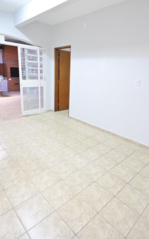 Casa para alugar com 300m², 5 quartos e 4 vagas Casa para alugar com 300m², 5 quartos e 4 vagasSala