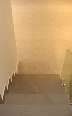 Casa de condomínio para alugar com 484m², 4 quartos e 3 vagasEscada