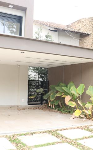 Casa de condomínio para alugar com 484m², 4 quartos e 3 vagasFachada