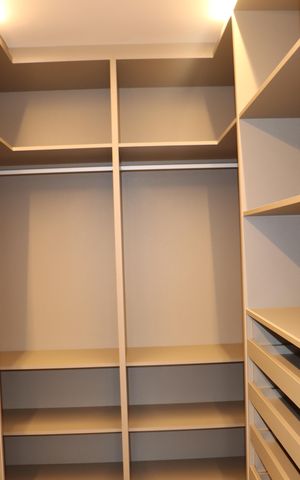 Casa de condomínio para alugar com 484m², 4 quartos e 3 vagasCloset da Suíte 1