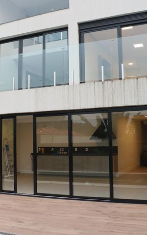 Casa de condomínio para alugar com 484m², 4 quartos e 3 vagasFachada