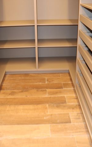Casa de condomínio para alugar com 484m², 4 quartos e 3 vagasCloset da Suíte 1