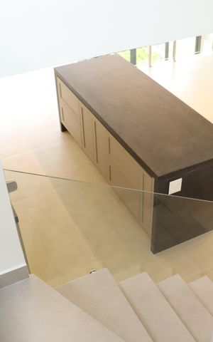 Casa de condomínio para alugar com 484m², 4 quartos e 3 vagasEscada