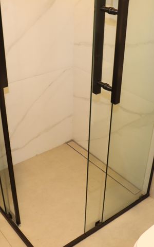 Casa de condomínio para alugar com 484m², 4 quartos e 3 vagasBanheiro da Suíte 4