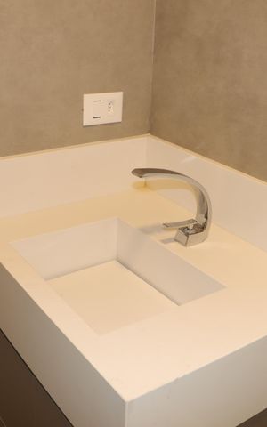 Casa de condomínio para alugar com 484m², 4 quartos e 3 vagasBanheiro da Suíte 2