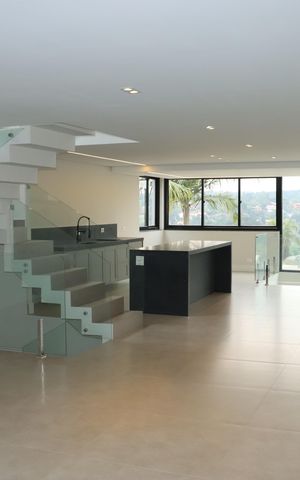 Casa de condomínio para alugar com 484m², 4 quartos e 3 vagasSala 1