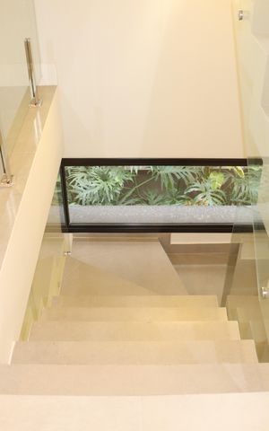 Casa de condomínio para alugar com 484m², 4 quartos e 3 vagasEscada