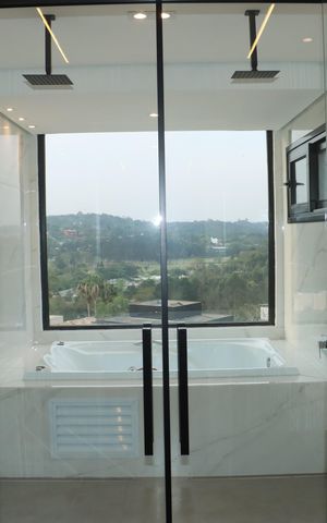 Casa de condomínio para alugar com 484m², 4 quartos e 3 vagasBanheiro da Suíte 1