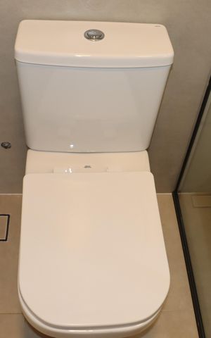 Casa de condomínio para alugar com 484m², 4 quartos e 3 vagasBanheiro da Suíte 2