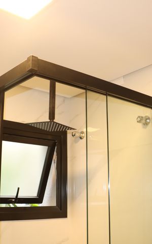 Casa de condomínio para alugar com 484m², 4 quartos e 3 vagasBanheiro da Suíte 4