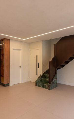 Apartamento à venda com 200m², 3 quartos e 3 vagas Apartamento à venda com 200m², 3 quartos e 3 vagasSala