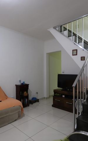 Casa à venda com 117m², 3 quartos e 2 vagasSala