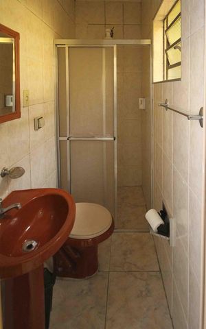 Casa para alugar com 49m², 1 quarto e sem vaga Casa para alugar com 49m², 1 quarto e sem vagaBanheiro