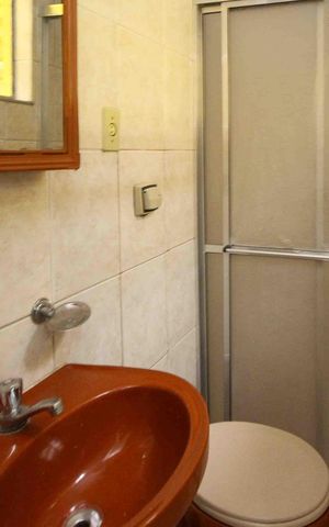 Casa para alugar com 49m², 1 quarto e sem vaga Casa para alugar com 49m², 1 quarto e sem vagaBanheiro