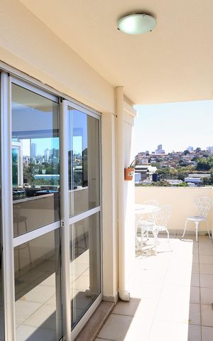 Apartamento à venda com 198m², 3 quartos e 2 vagas Apartamento à venda com 198m², 3 quartos e 2 vagasSacada