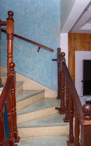 Casa à venda com 175m², 3 quartos e 2 vagasEscada