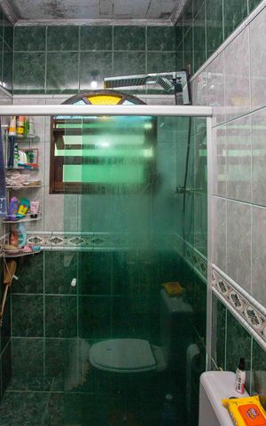 Casa à venda com 175m², 3 quartos e 2 vagasBanheiro da Suíte