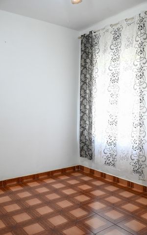 Casa à venda com 120m², 3 quartos e sem vaga Casa à venda com 120m², 3 quartos e sem vagaSala