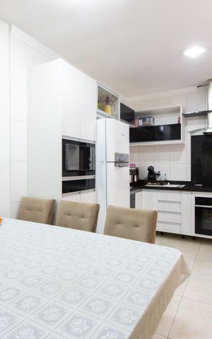 Casa de condomínio à venda com 120m², 3 quartos e 2 vagas Casa de condomínio à venda com 120m², 3 quartos e 2 vagasCozinha - Armários