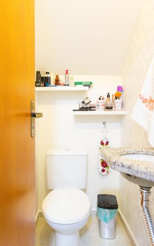 Casa de condomínio à venda com 120m², 3 quartos e 2 vagas Casa de condomínio à venda com 120m², 3 quartos e 2 vagasLavabo da Sala
