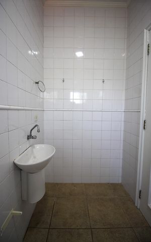 Casa para alugar com 1200m², 5 quartos e 7 vagasBanheiro de Serviço