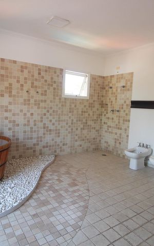 Casa para alugar com 1200m², 5 quartos e 7 vagasBanheiro da Suíte 4