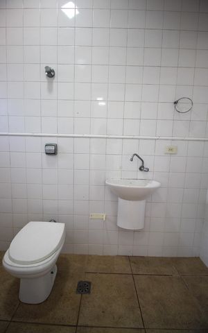 Casa para alugar com 1200m², 5 quartos e 7 vagasBanheiro de Serviço
