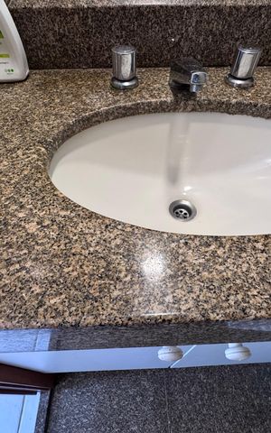 Apartamento para alugar com 70m², 2 quartos e 1 vaga Apartamento para alugar com 70m², 2 quartos e 1 vagaBanheiro da Suíte