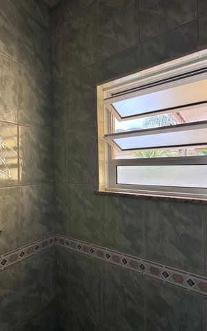 Casa de condomínio à venda com 150m², 3 quartos e 1 vaga Casa de condomínio à venda com 150m², 3 quartos e 1 vagaSuíte - Banheiro