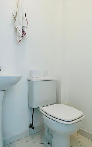 Apartamento para alugar com 144m², 3 quartos e 1 vaga Apartamento para alugar com 144m², 3 quartos e 1 vagaBanheiro de Serviço