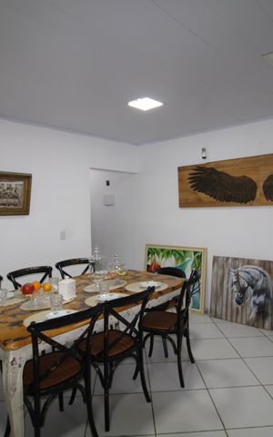 Casa para alugar com 170m², 6 quartos e 2 vagasSala