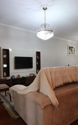 Casa à venda com 338m², 3 quartos e 8 vagasSala