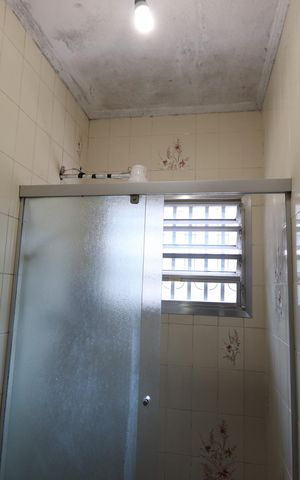 Casa à venda com 338m², 3 quartos e 8 vagasBanheiro de serviço