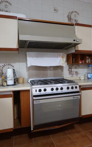 Casa à venda com 338m², 3 quartos e 8 vagasCozinha