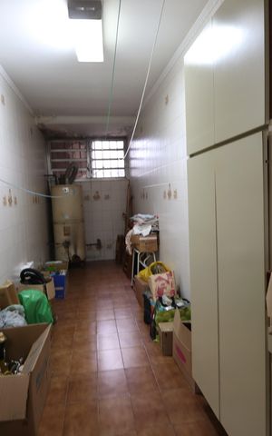 Casa à venda com 338m², 3 quartos e 8 vagasDespensa