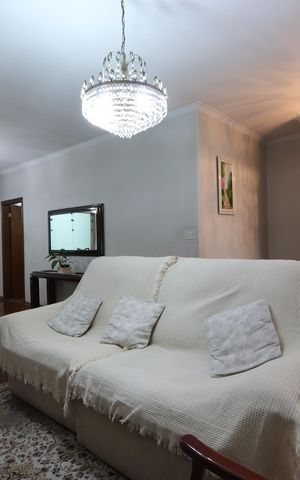 Casa à venda com 338m², 3 quartos e 8 vagasSala