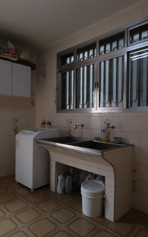 Casa à venda com 338m², 3 quartos e 8 vagasLavanderia
