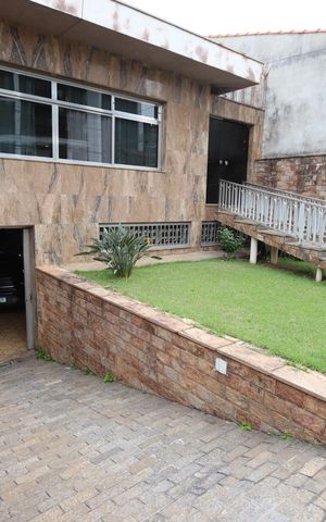 Casa à venda com 338m², 3 quartos e 8 vagasJardim