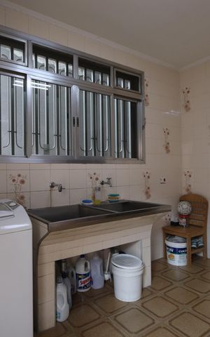 Casa à venda com 338m², 3 quartos e 8 vagasLavanderia