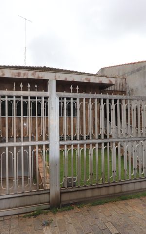Casa à venda com 338m², 3 quartos e 8 vagasFachada