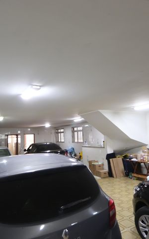 Casa à venda com 338m², 3 quartos e 8 vagasGaragem