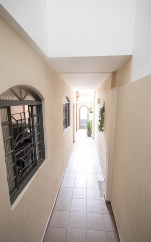 Casa à venda com 150m², 3 quartos e 2 vagas Casa à venda com 150m², 3 quartos e 2 vagasCorredor