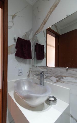 Casa à venda com 400m², 2 quartos e 2 vagasBanheiro