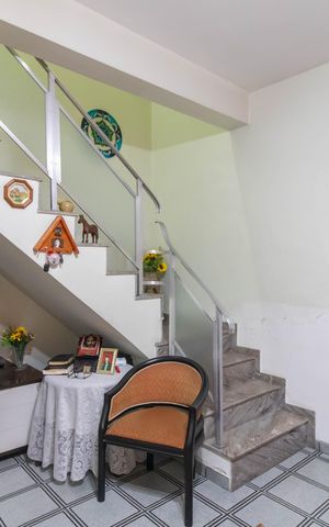 Casa à venda com 292m², 3 quartos e 2 vagas Casa à venda com 292m², 3 quartos e 2 vagasSala