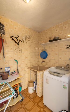 Casa à venda com 292m², 3 quartos e 2 vagas Casa à venda com 292m², 3 quartos e 2 vagasÁrea de Serviço