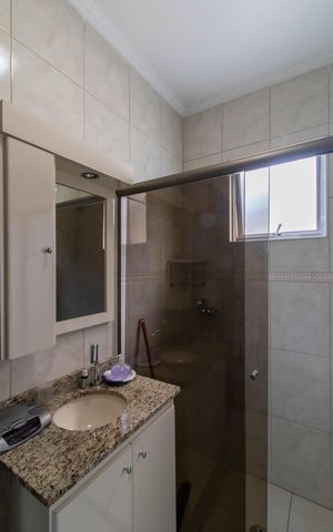 Casa à venda com 292m², 3 quartos e 2 vagas Casa à venda com 292m², 3 quartos e 2 vagasBanheiro