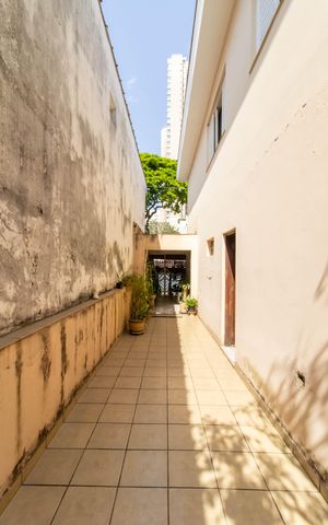 Casa à venda com 292m², 3 quartos e 2 vagas Casa à venda com 292m², 3 quartos e 2 vagasCorredor Lateral