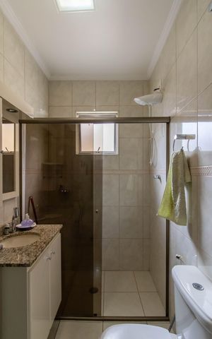 Casa à venda com 292m², 3 quartos e 2 vagas Casa à venda com 292m², 3 quartos e 2 vagasBanheiro