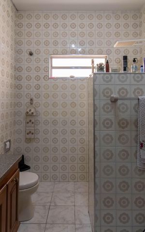 Casa à venda com 292m², 3 quartos e 2 vagas Casa à venda com 292m², 3 quartos e 2 vagasBanheiro 2