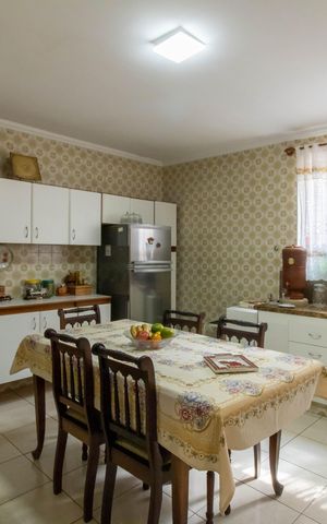 Casa à venda com 292m², 3 quartos e 2 vagas Casa à venda com 292m², 3 quartos e 2 vagasCozinha